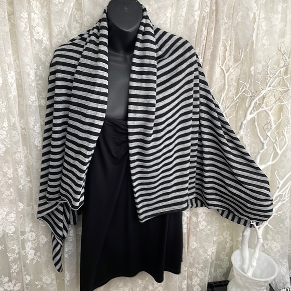 Stripes!!! Black & Grey Large Infinity Scarf Shawl - Picture 1 of 9